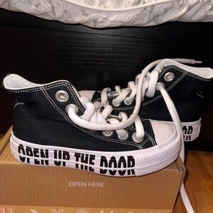 Billie eilish converse